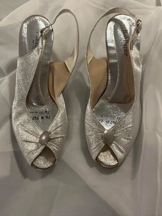 Hush Puppies Shoes - Vintage 1950s /60s Hush Puppies Low Rise Kitten Heels, 7